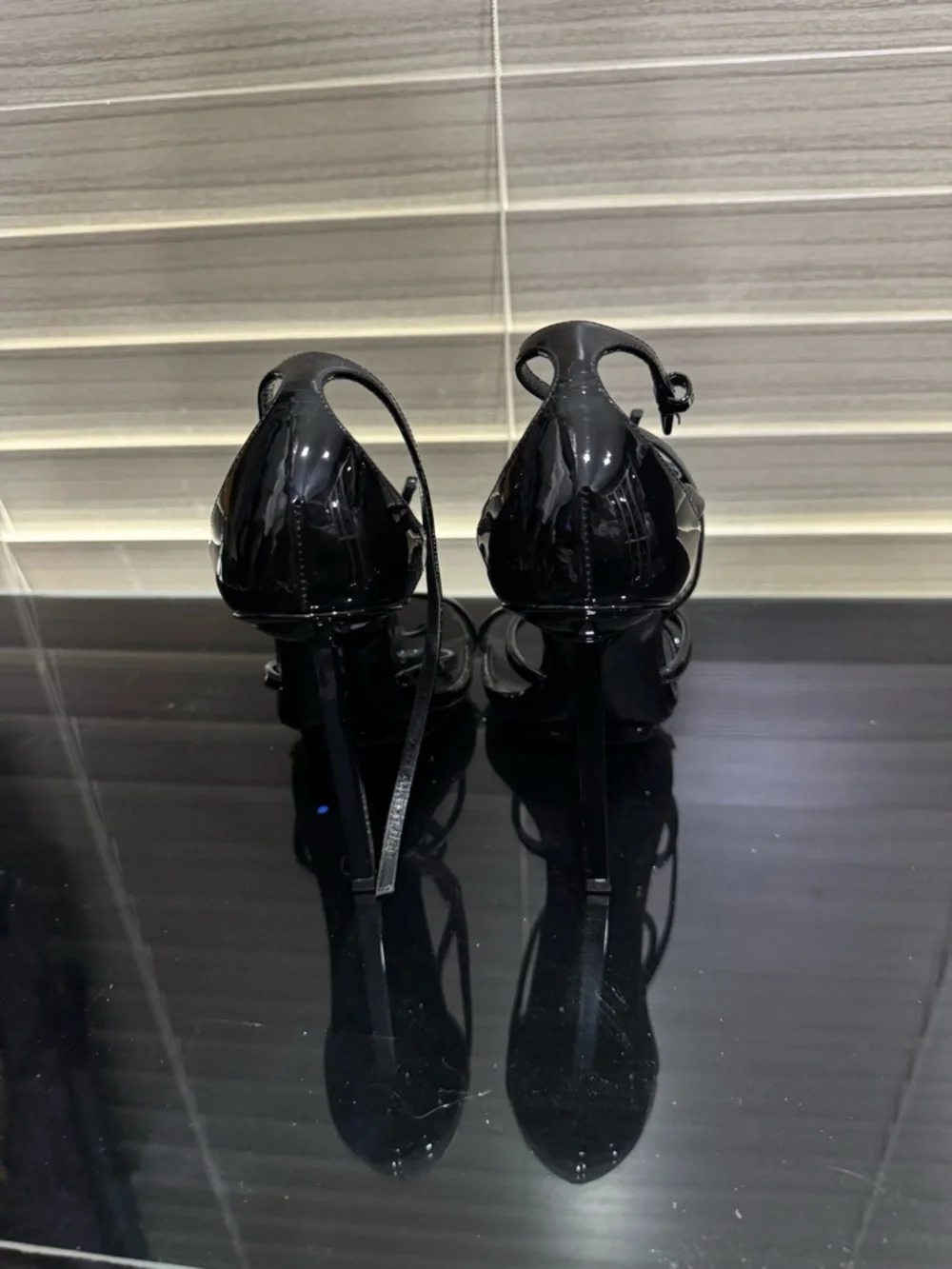 Saint Laurent Black Patent Leather Logo T-Strap Sandals - Picture 3 of 4